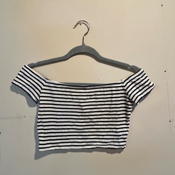 🕊️ crop top - Picture 1 of 2